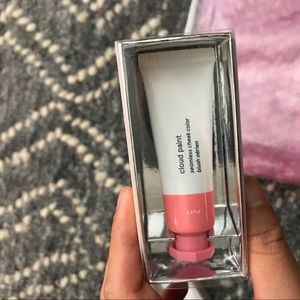 Glossier Cloud Paint Puff